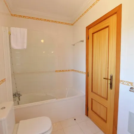 Townhouse Next To Falesia Будинок відпочинку *