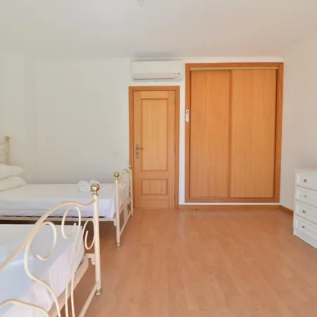 Townhouse Next To Falesia Будинок відпочинку