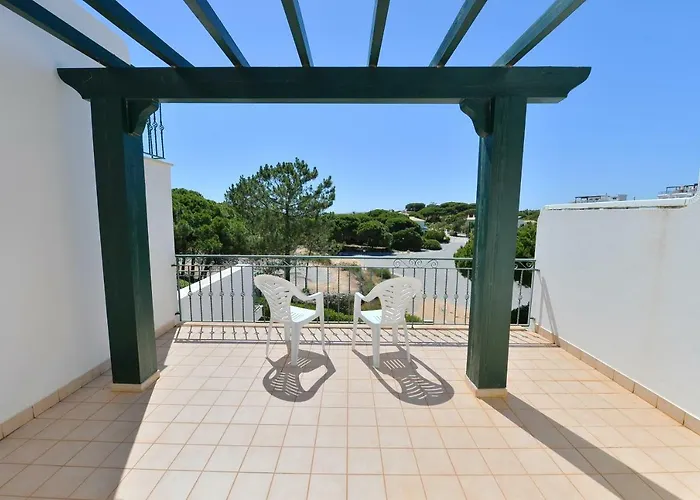 Townhouse Next To Falesia Vakantiehuis